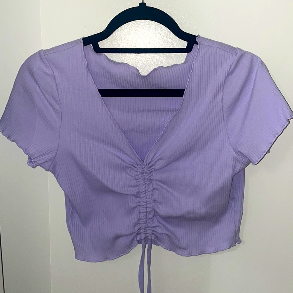 light purple cropped scrunch shirt